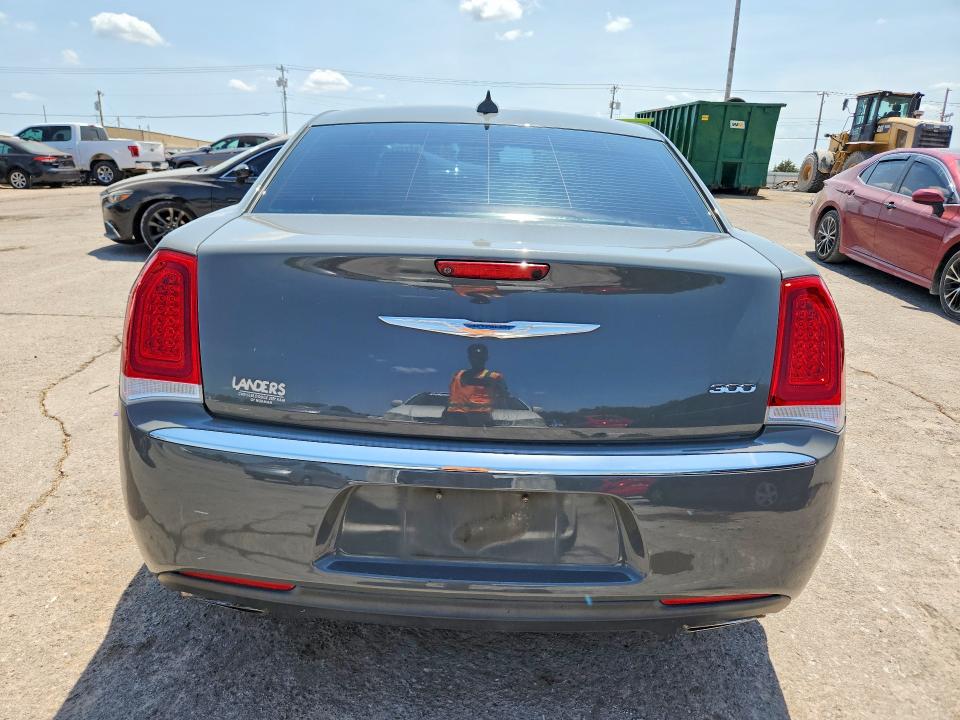 Photo 6 from auction – 2017 CHRYSLER 300 with VIN 2C3CCAAGXHH612630