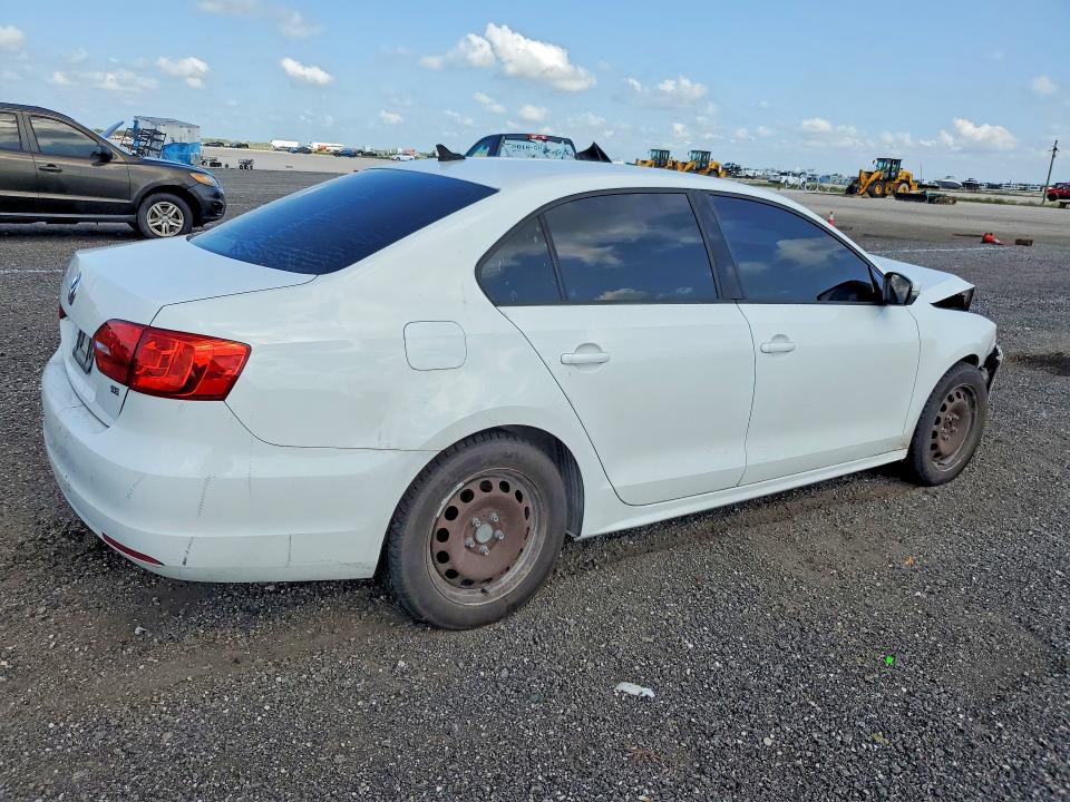 Photo 3 from auction – 2014 VOLKSWAGEN JETTA with VIN 3VWB17AJ3EM325796