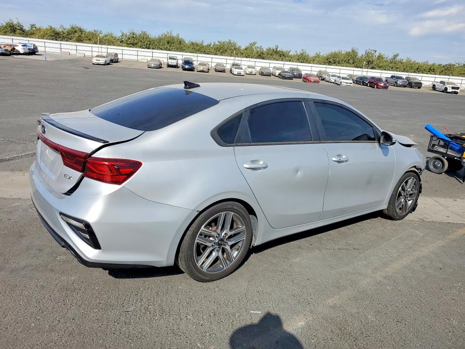 Photo 3 from auction – 2020 KIA FORTE with VIN 3KPF54AD1LE211675