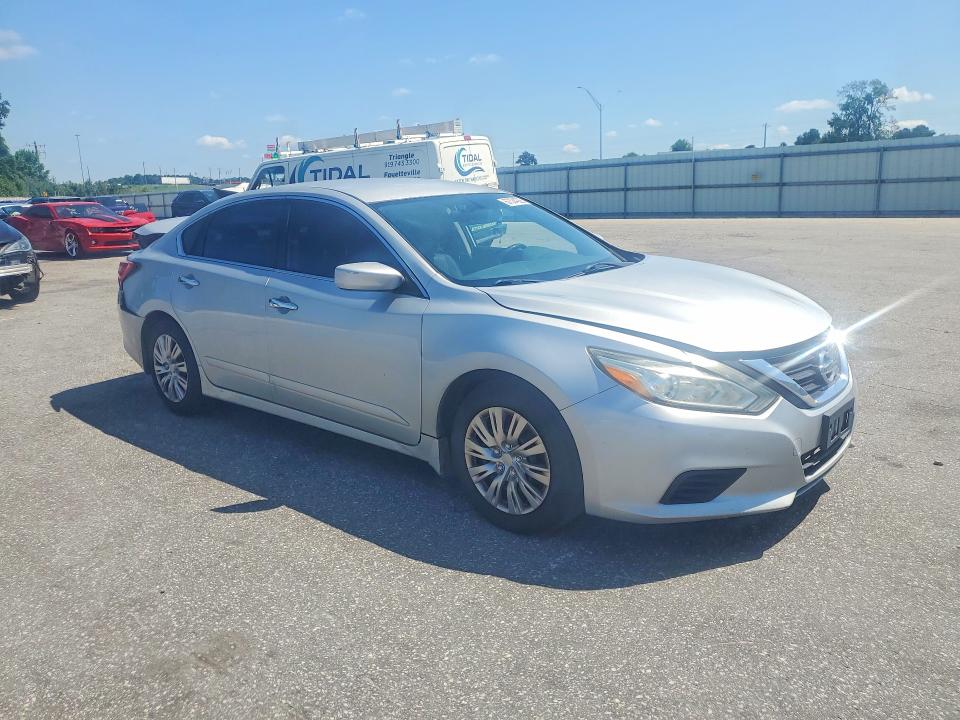 Photo 4 from auction – 2017 NISSAN ALTIMA with VIN 1N4AL3AP2HC124716