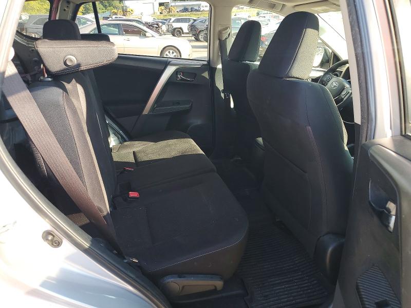 Photo 11 from auction – 2015 TOYOTA RAV4 with VIN JTMRFREV0FD118128