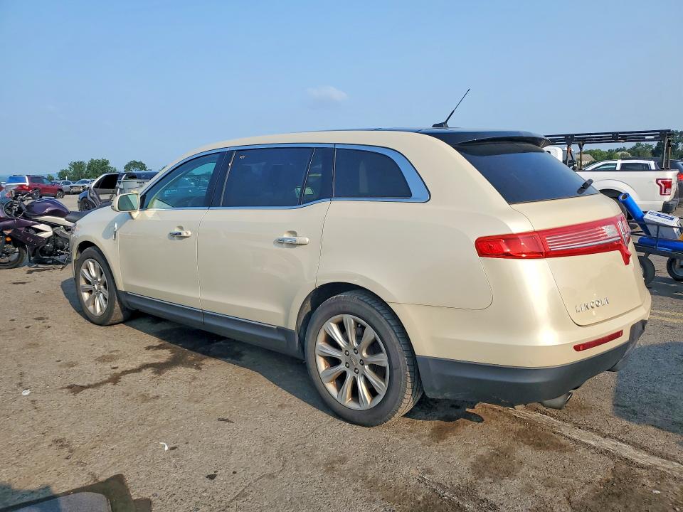 Photo 2 from auction – 2016 LINCOLN MKT with VIN 2LMHJ5AT6GBL02634