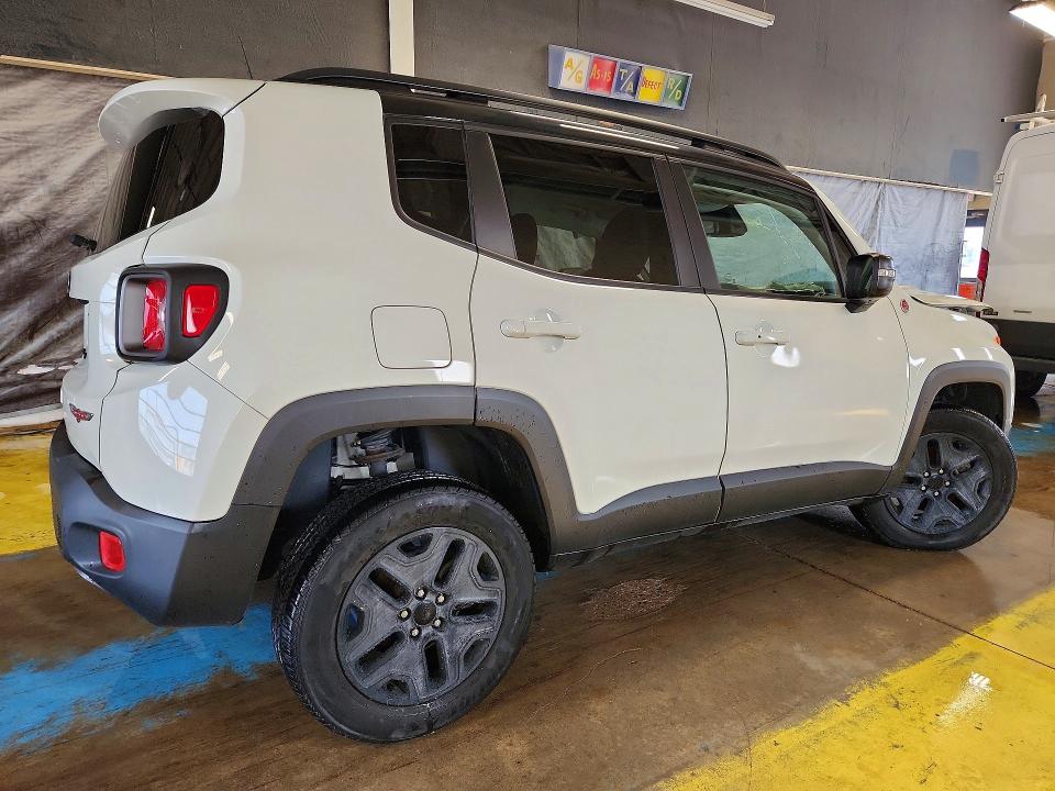 Photo 3 from auction – 2018 JEEP RENEGADE with VIN ZACCJBCB3JPH41385