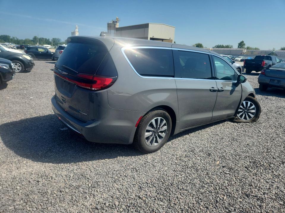 Снимка 3 от търг – 2022 CHRYSLER PACIFICA с VIN 2C4RC1L75NR139552