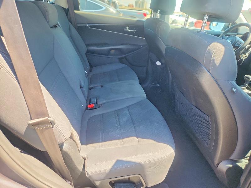 Photo 11 from auction – 2017 KIA SORENTO with VIN 5XYPG4A59HG305319