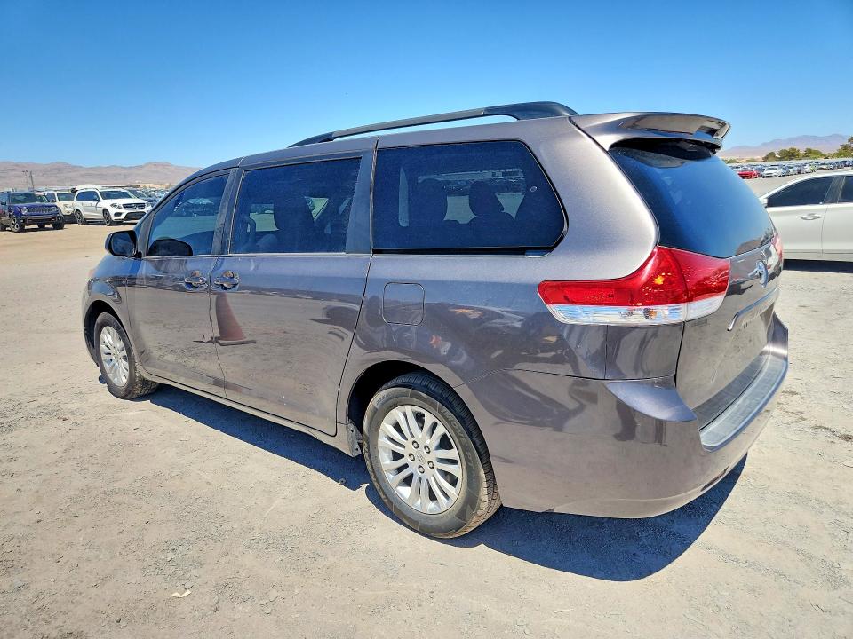 Photo 2 from auction – 2011 TOYOTA SIENNA with VIN 5TDKK3DC3BS148748