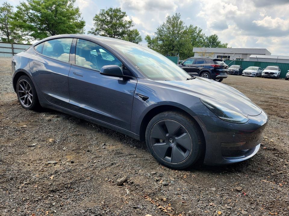 Foto 4 de la subasta – 2022 TESLA MODEL 3 con VIN 5YJ3E1EA0NF285684