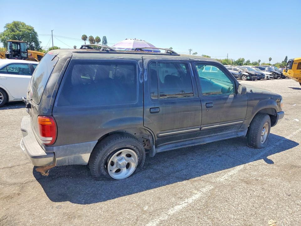 Photo 3 from auction – 2001 FORD EXPLORER with VIN 1FMZU63E01ZA43252