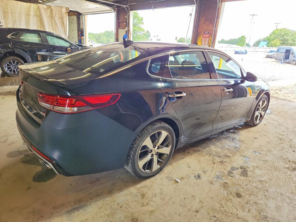 Photo 3 from auction – 2017 KIA OPTIMA with VIN 5XXGW4L28HG159702