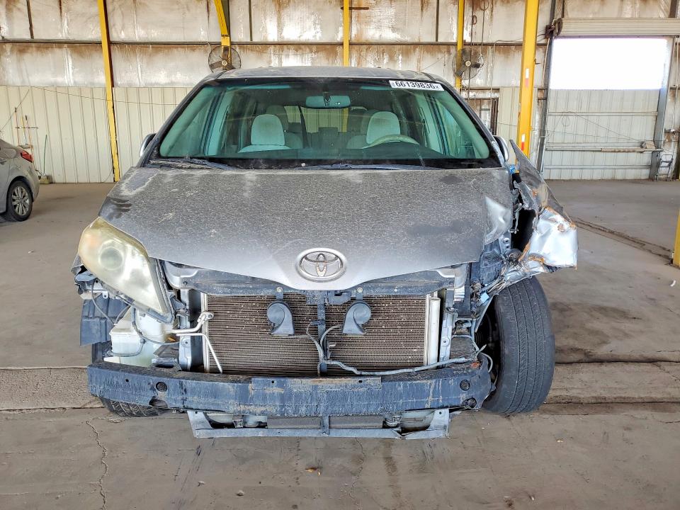 Photo 5 from auction – 2011 TOYOTA SIENNA with VIN 5TDJK3DC2BS019394