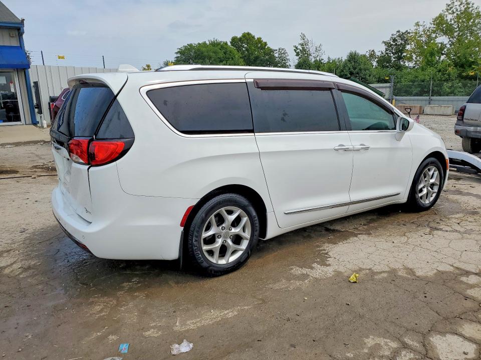 Photo 3 from auction – 2017 CHRYSLER PACIFICA with VIN 2C4RC1EG7HR507490