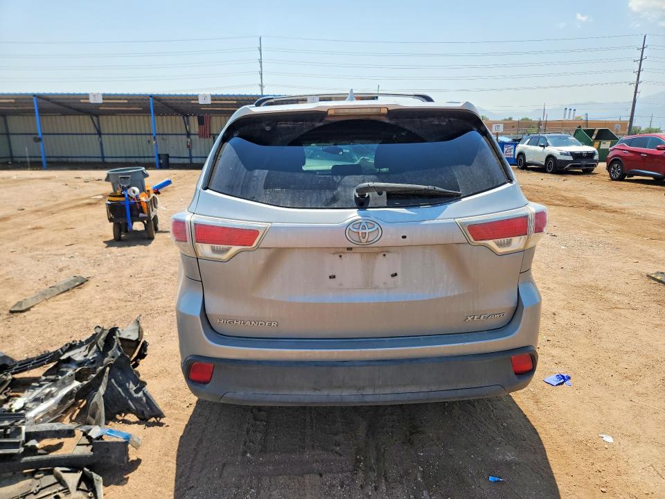 Photo 6 from auction – 2015 TOYOTA HIGHLANDER with VIN 5TDJKRFH9FS183114