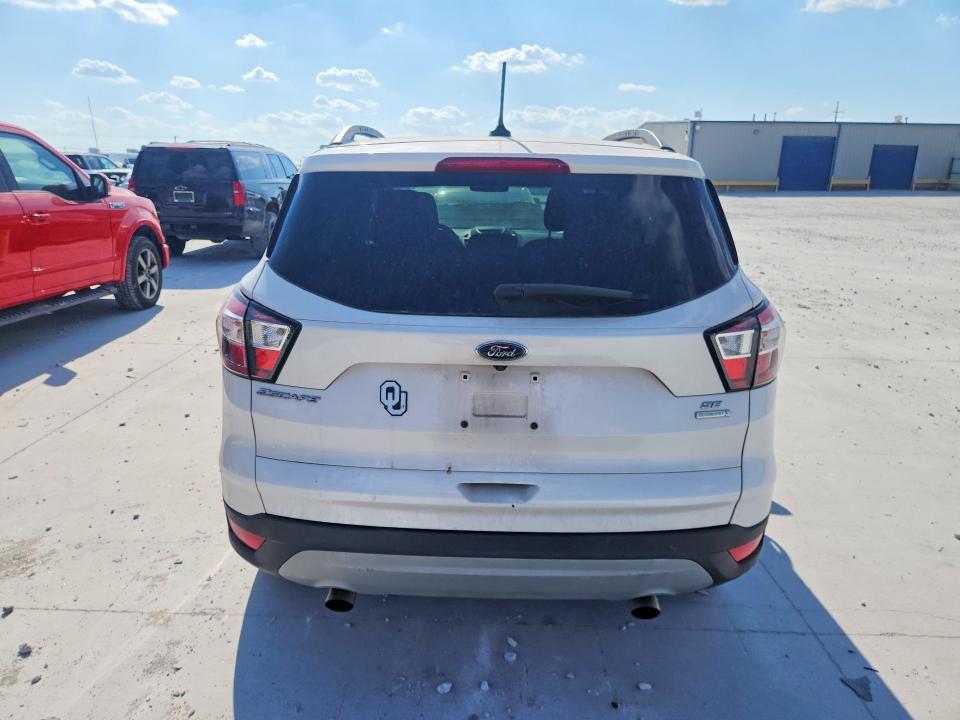 Photo 6 from auction – 2018 FORD ESCAPE with VIN 1FMCU0GD1JUA83342