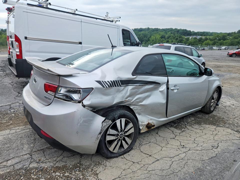 Photo 3 from auction – 2013 KIA FORTE KOUP with VIN KNAFU6A20D5743135