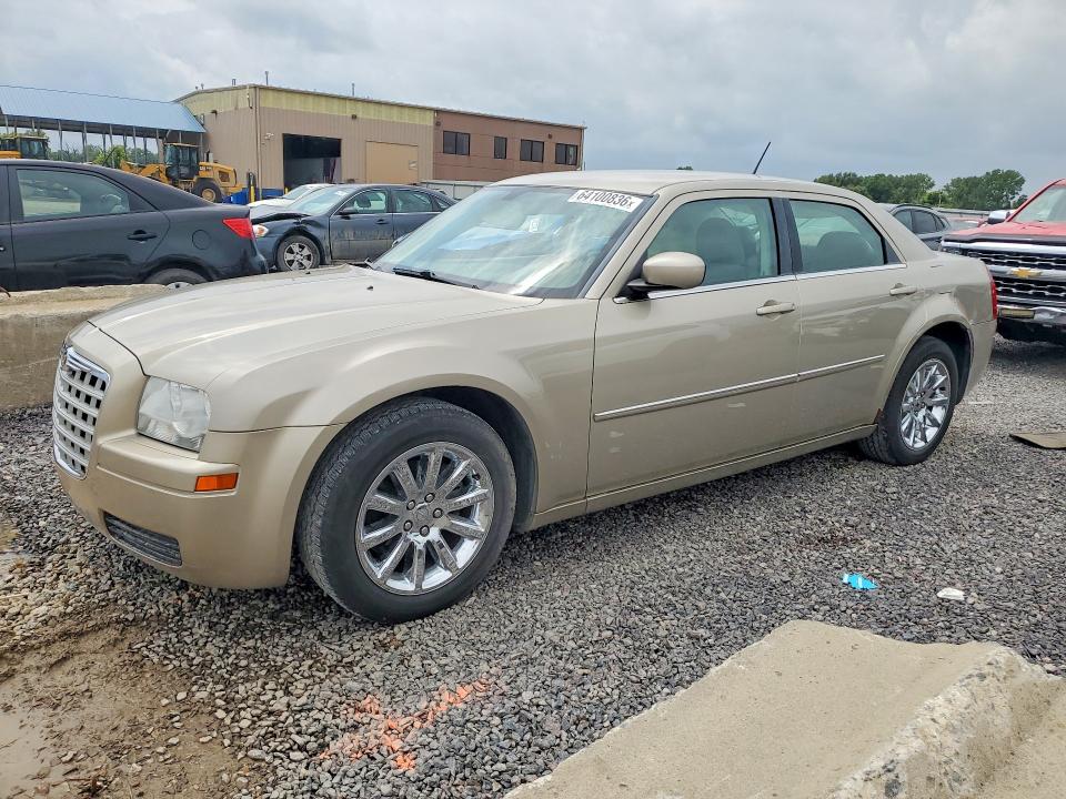 CHRYSLER 300 2008 with VIN 2C3LA43R08H135986 - Photo from auction