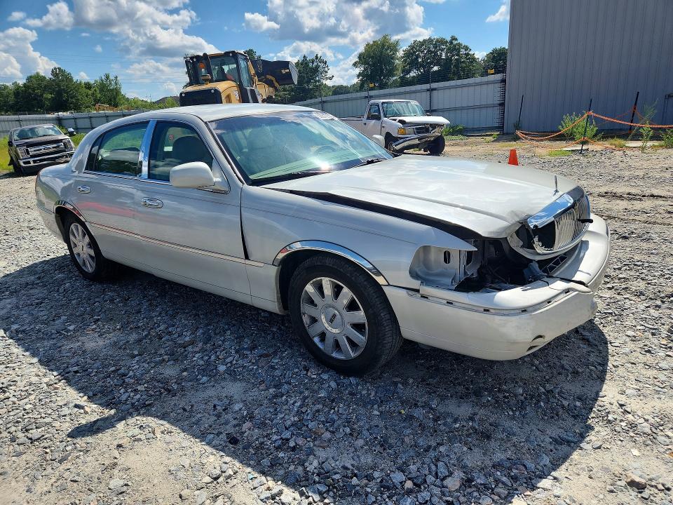 Photo 4 from auction – 2007 LINCOLN TOWN CAR with VIN 1LNHM83V87Y601757