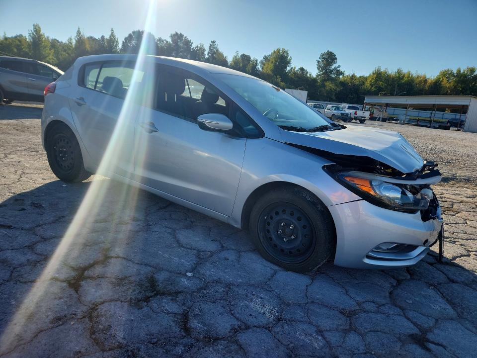 Photo 4 from auction – 2016 KIA FORTE5 with VIN KNAFK5A89G5621575
