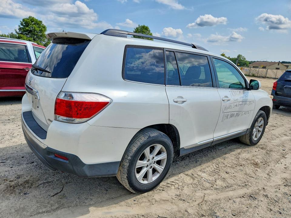 Photo 3 from auction – 2013 TOYOTA HIGHLANDER with VIN 5TDBK3EH4DS193677