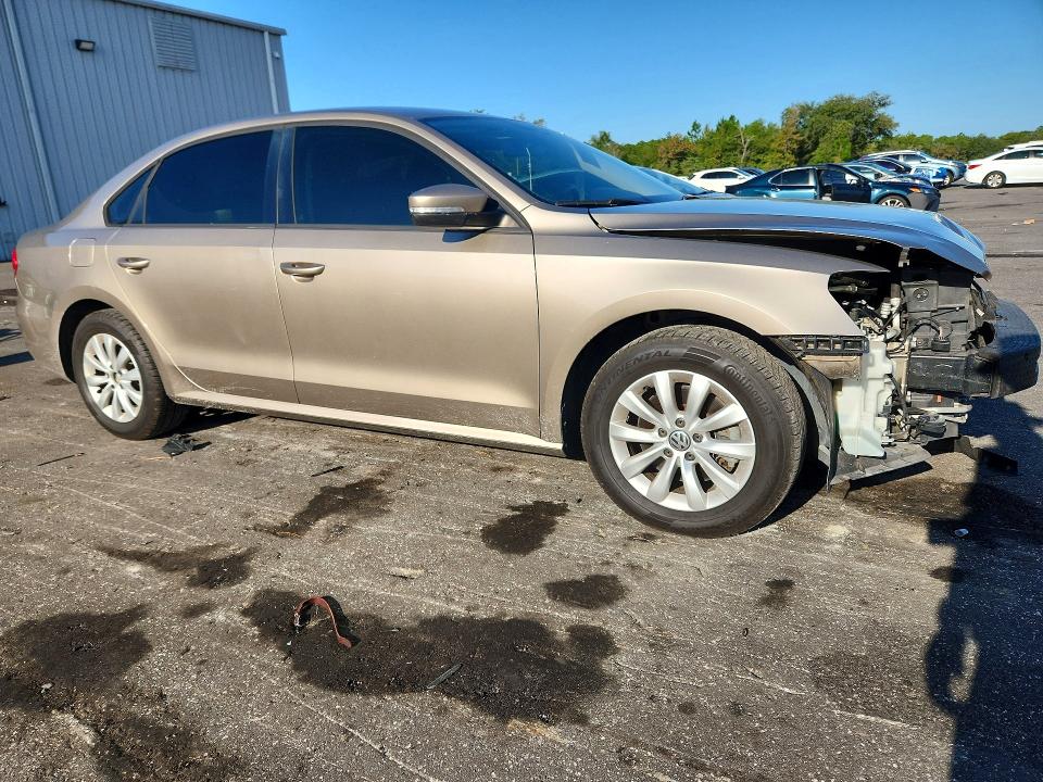 Photo 4 from auction – 2015 VOLKSWAGEN PASSAT with VIN 1VWAT7A35FC046974