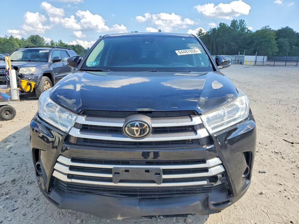 Photo 5 from auction – 2018 TOYOTA HIGHLANDER with VIN 5TDBZRFH0JS911458