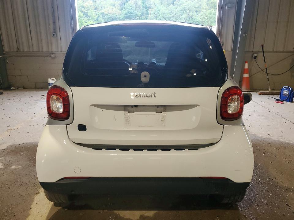 Zdjęcie 6 z aukcji – 2018 SMART FORTWO z VIN WMEFJ9BA5JK283701