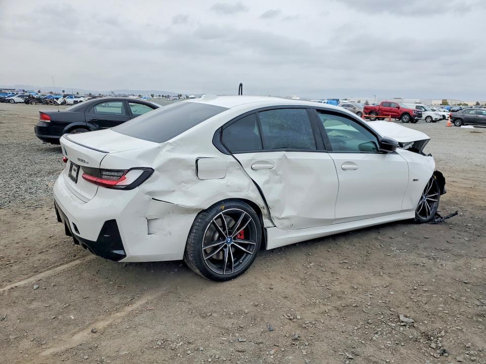 Foto 3 de la subasta – 2023 BMW 330E con VIN 3MW39FF04P8D57207