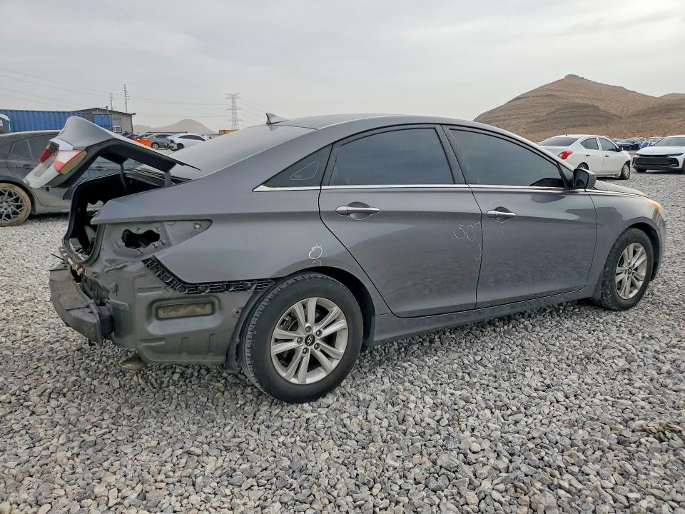 Photo 3 from auction – 2013 HYUNDAI SONATA with VIN 5NPEB4AC4DH656453