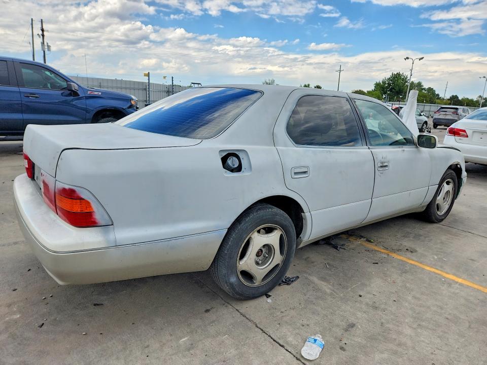 Photo 3 from auction – 1997 TOYO CELSIOR with VIN UCF200101128