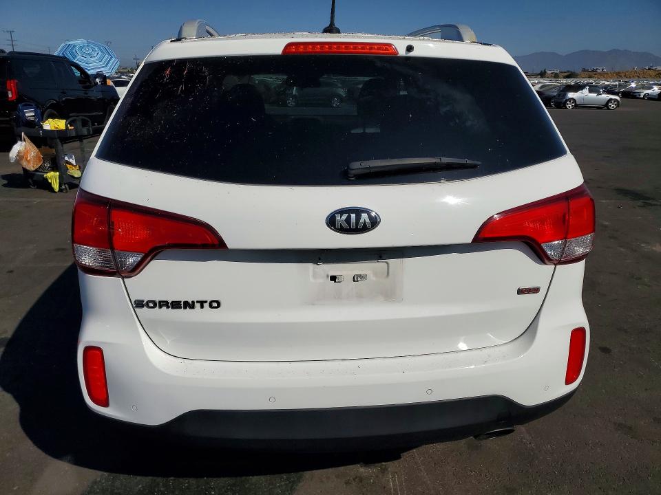 Photo 6 from auction – 2015 KIA SORENTO with VIN 5XYKT4A65FG644817