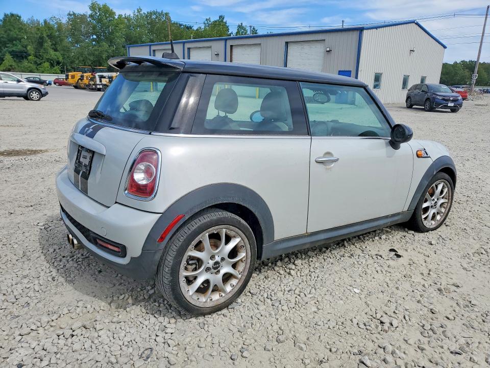 Photo 3 from auction – 2011 MINI COOPER with VIN WMWSV3C54BTY21023