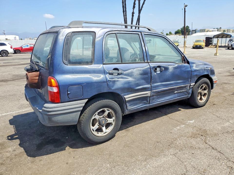 Photo 3 from auction – 2000 CHEVROLET TRACKER with VIN 2CNBE13C4Y6905118