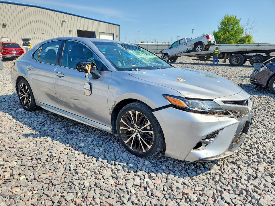 Photo 4 from auction – 2018 TOYOTA CAMRY with VIN 4T1B11HK2JU149713