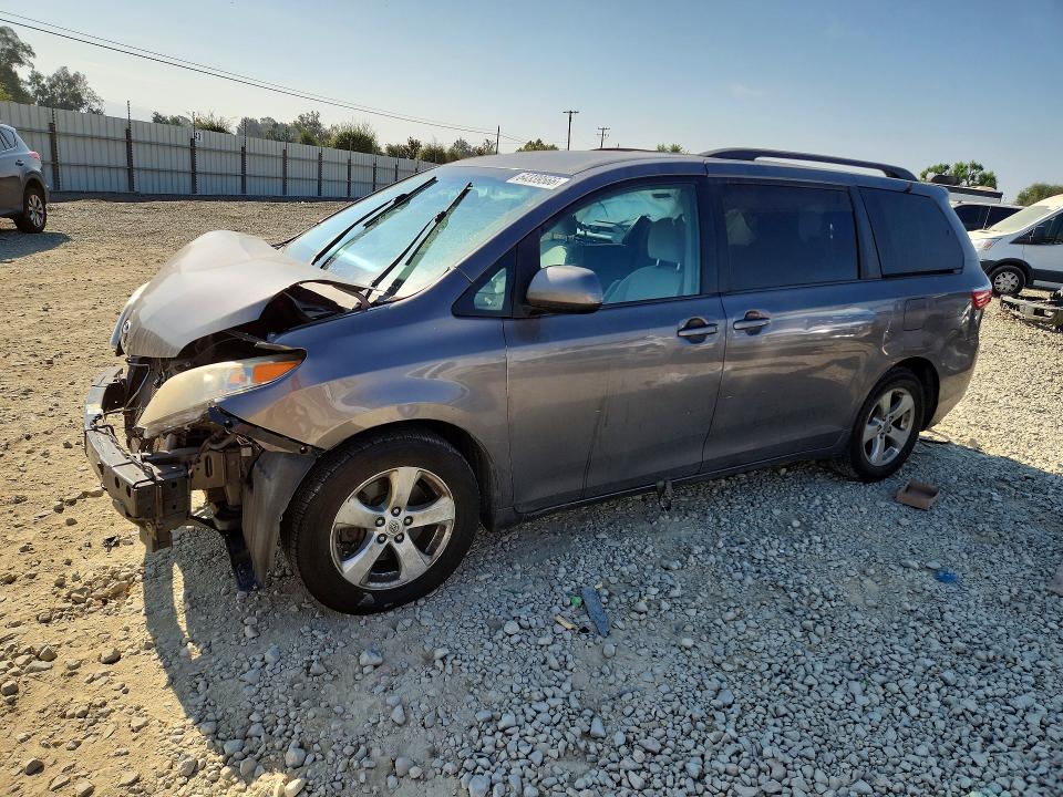 TOYOTA SIENNA 2016 with VIN 5TDKK3DC3GS738553 - Photo from auction