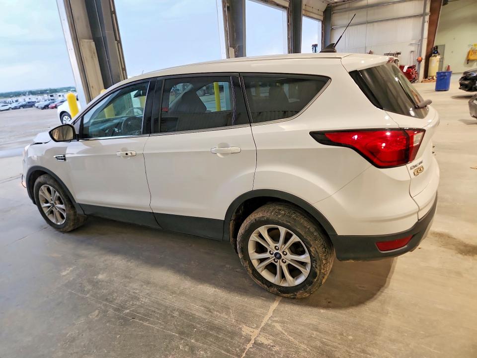 Photo 2 from auction – 2019 FORD ESCAPE with VIN 1FMCU0GD0KUB59375