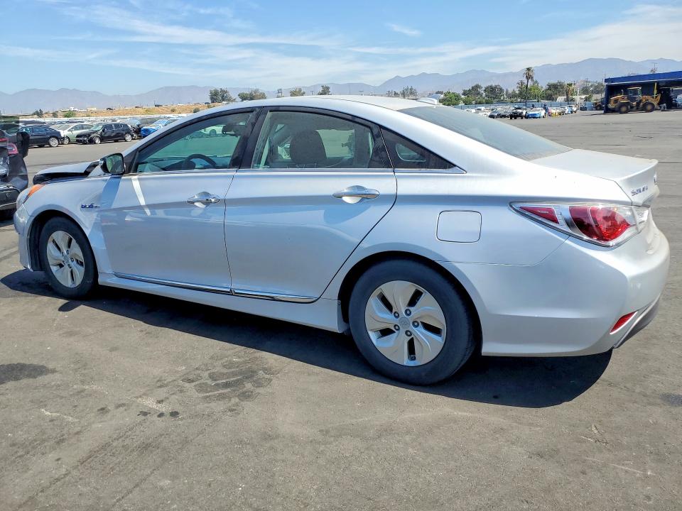 Photo 2 from auction – 2015 HYUNDAI SONATA HYBRID with VIN KMHEC4A40FA133104