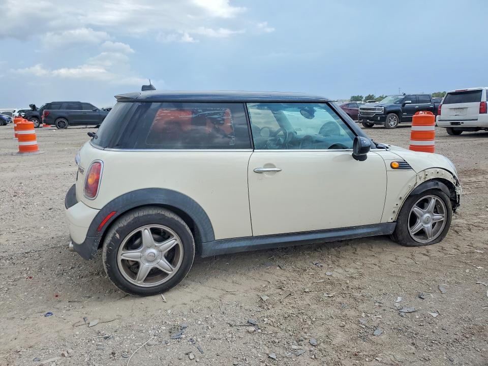 Zdjęcie 3 z aukcji – 2008 MINI COOPER z VIN WMWMF33518TT59776