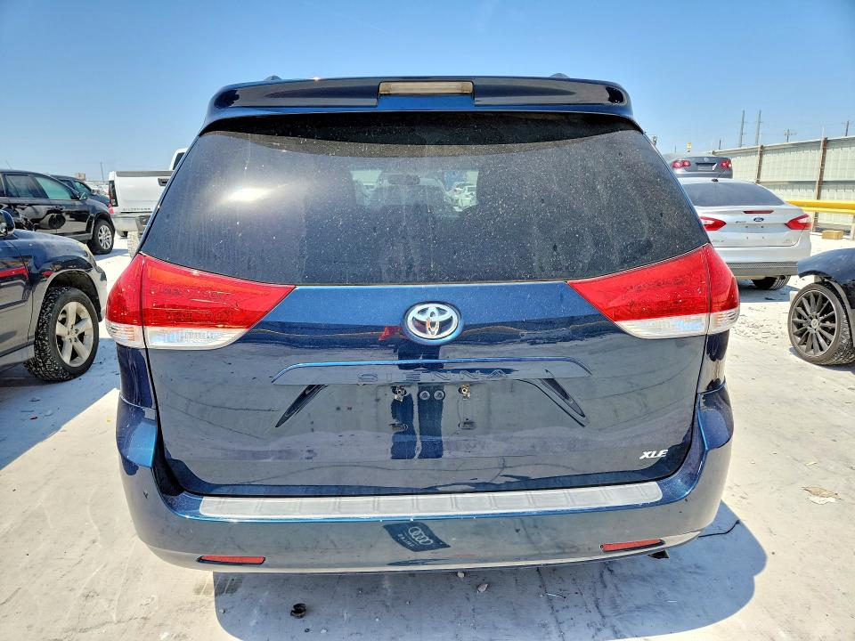 Photo 6 from auction – 2011 TOYOTA SIENNA with VIN 5TDYK3DC0BS154162