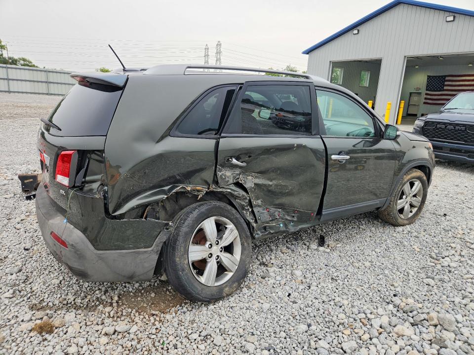 Photo 3 from auction – 2013 KIA SORENTO with VIN 5XYKU3A69DG334075