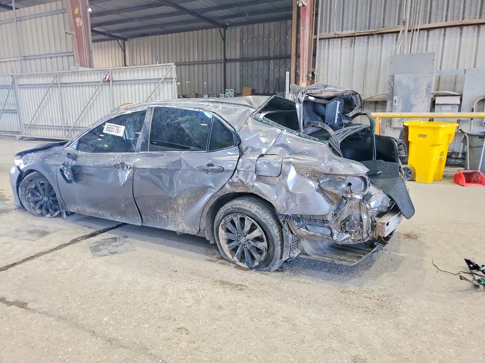 Photo 2 from auction – 2018 TOYOTA CAMRY with VIN 4T1B11HK3JU633986