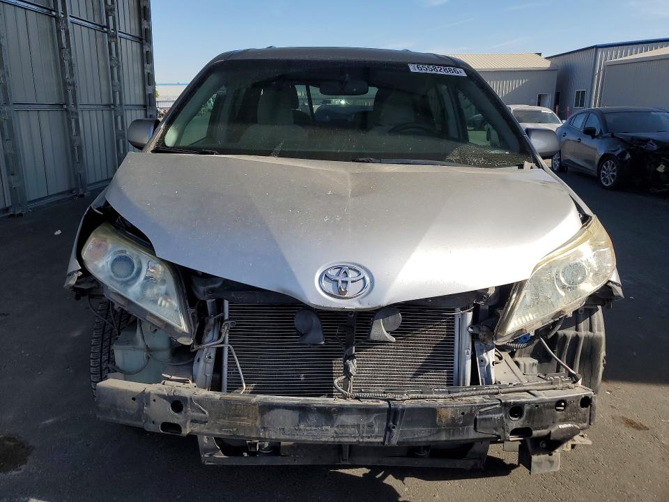 Photo 5 from auction – 2015 TOYOTA SIENNA with VIN 5TDKK3DC5FS559851
