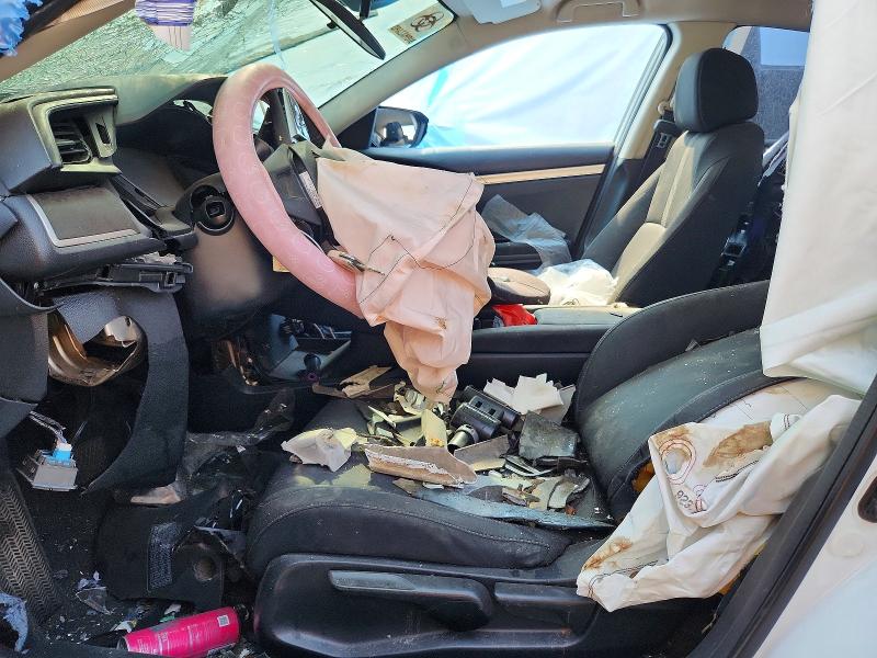 Photo 7 from auction – 2019 HONDA CIVIC with VIN 19XFC2F61KE209797