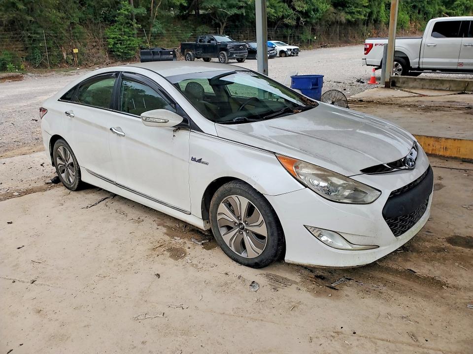 Photo 4 from auction – 2013 HYUNDAI SONATA with VIN KMHEC4A47DA074209