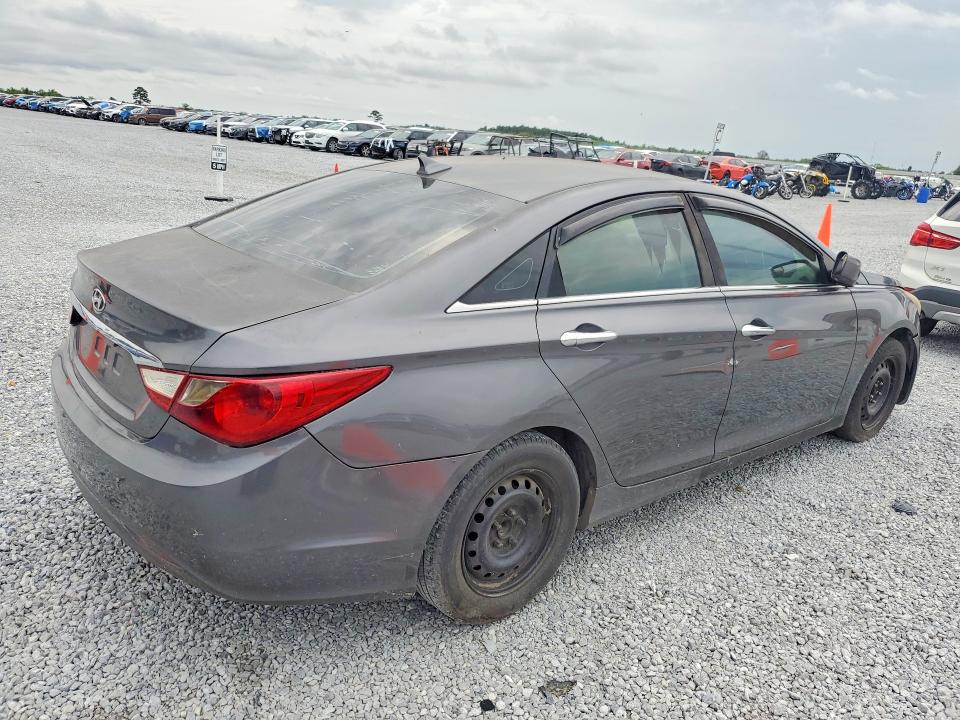 Photo 3 from auction – 2011 HYUNDAI SONATA with VIN 5NPEB4AC3BH119988