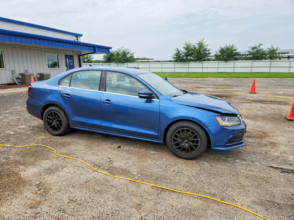 Снимка 4 от търг – 2017 VOLKSWAGEN JETTA с VIN 3VWDB7AJ2HM225425