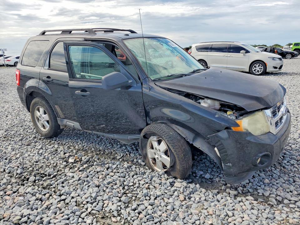 Photo 4 from auction – 2011 FORD ESCAPE with VIN 1FMCU0DG2BKC17271