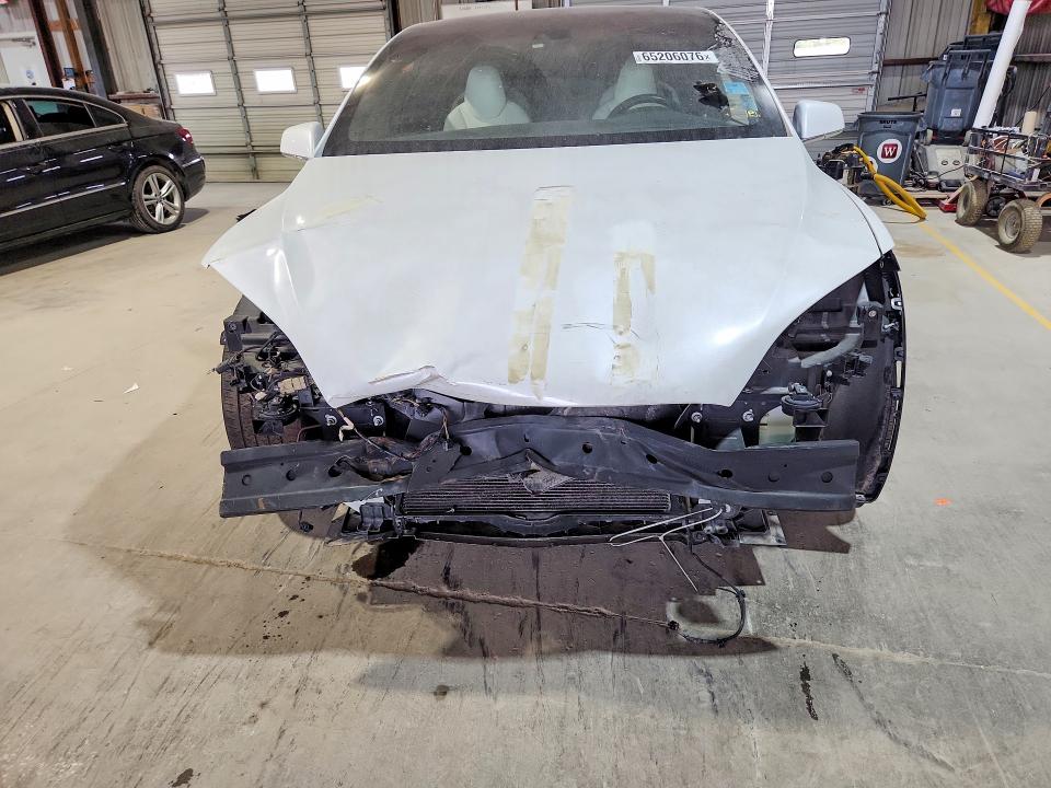Photo 5 from auction – 2016 TESLA MODEL X with VIN 5YJXCBE49GF016562