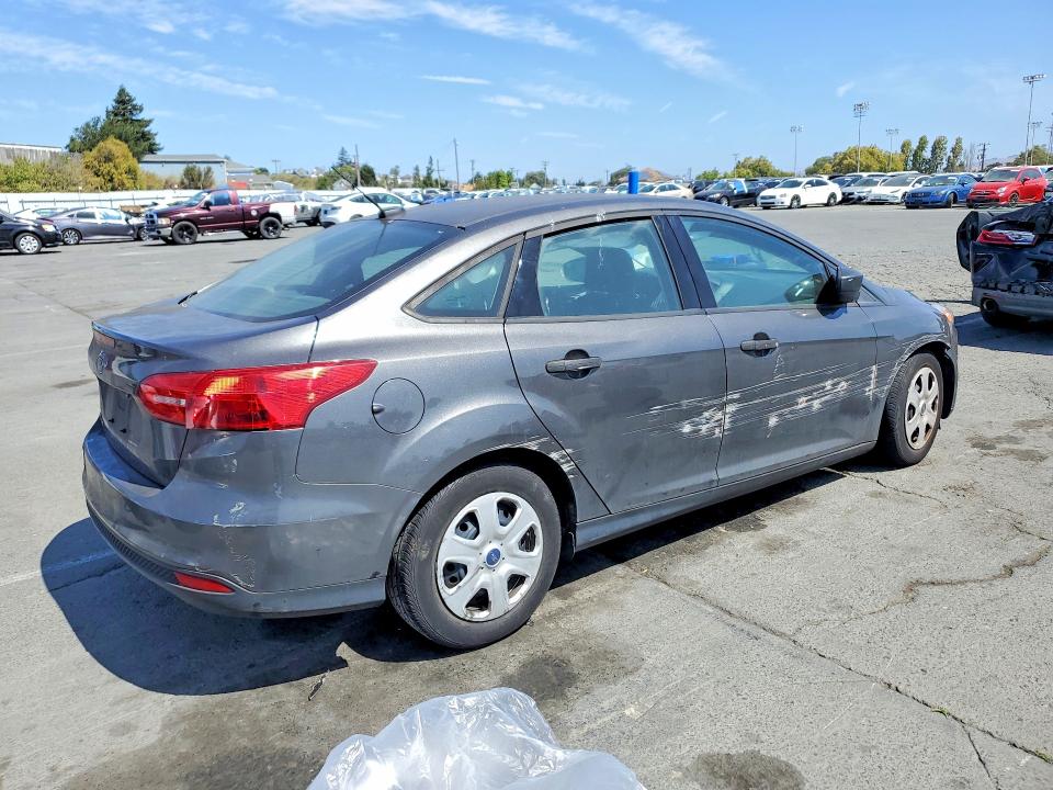 Photo 3 from auction – 2016 FORD FOCUS with VIN 1FADP3E27GL221540