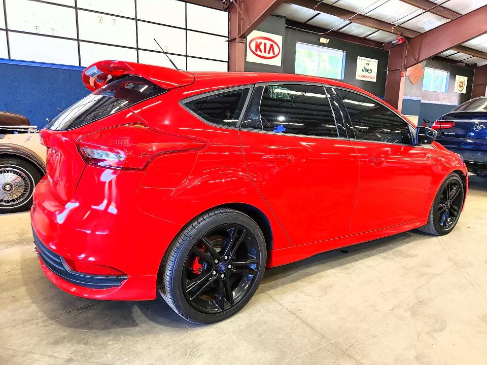 Photo 3 from auction – 2017 FORD FOCUS with VIN 1FADP3L93HL218328