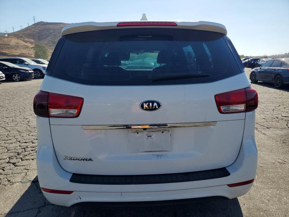 Photo 6 from auction – 2016 KIA SEDONA with VIN KNDMA5C10G6120789