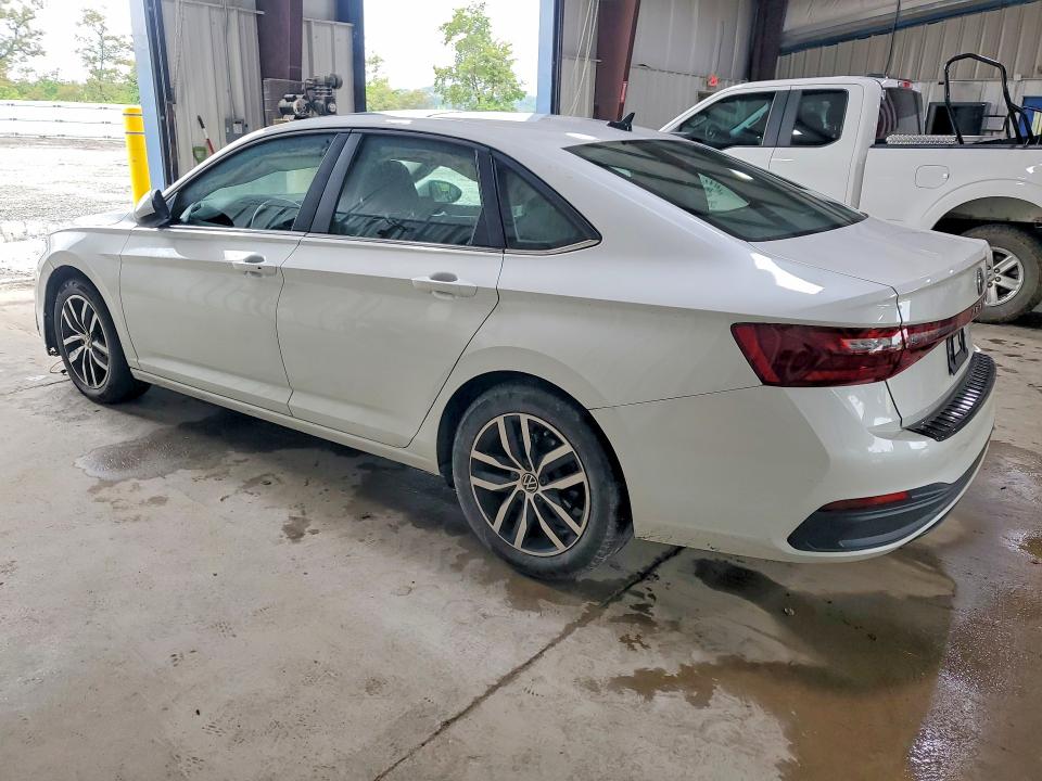 Photo 2 from auction – 2025 VOLKSWAGEN JETTA with VIN 3VW7X7BU8SM036485